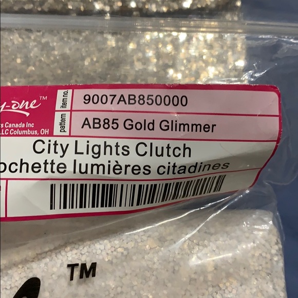 Thirty-One City Lights Clutch - Picture 4 of 5